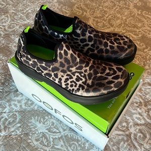 Oofos low womens slip on size 7